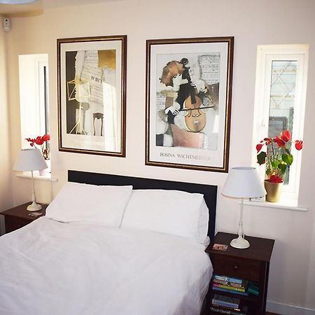 オークハム Wings Bed & Breakfast エクステリア 写真