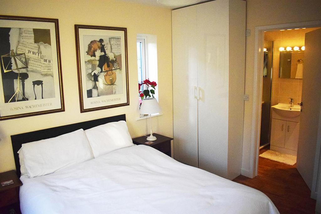 オークハム Wings Bed & Breakfast エクステリア 写真